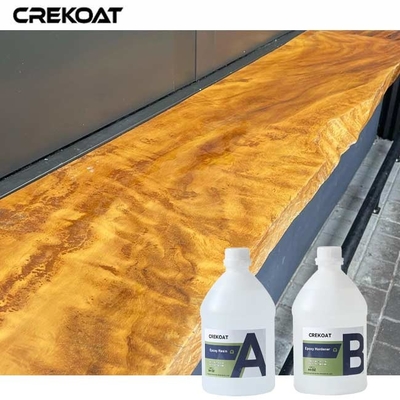 การโยนของเหลว คริสตัลใส Epoxy บนโต๊ะที่มีสีและสีหลากหลาย